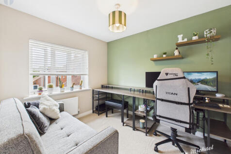 CAM03852G0-PR0413-STILL015