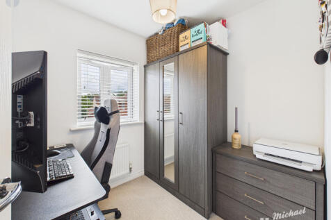 CAM03852G0-PR0413-STILL014