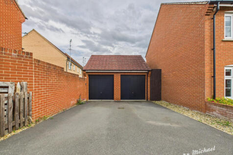 CAM03852G0-PR0413-STILL020