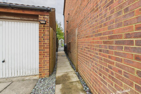 CAM03852G0-PR0431-STILL014