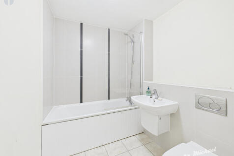 CAM03852G0-PR0438-STILL004