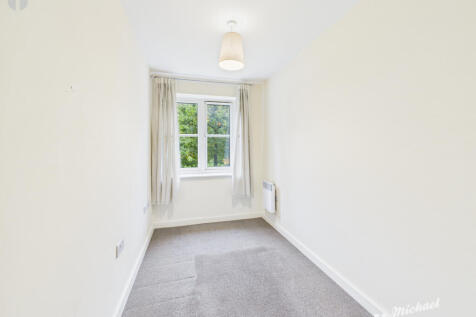 CAM03852G0-PR0438-STILL001