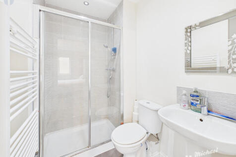 CAM03852G0-PR0472-STILL012