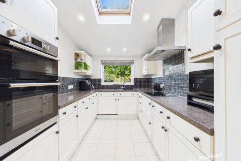 CAM03218G0-PR0827-STILL010-thumbnail-h750-70