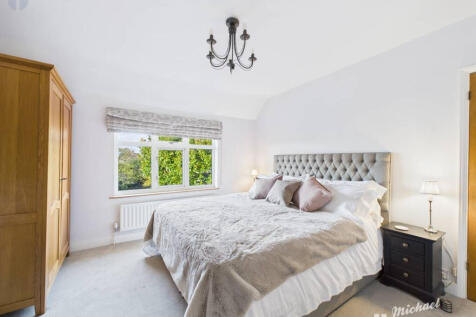 CAM03218G0-PR0827-STILL023-thumbnail-h750-70