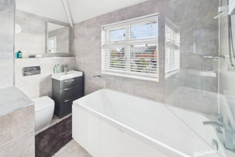 CAM03218G0-PR0827-STILL022-thumbnail-h750-70