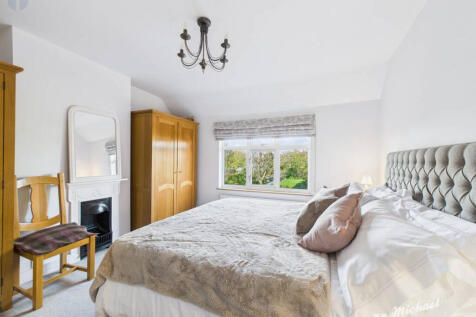 CAM03218G0-PR0827-STILL024-thumbnail-h750-70