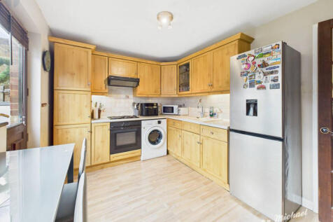 CAM03852G0-PR0475-STILL011-thumbnail-h750-70