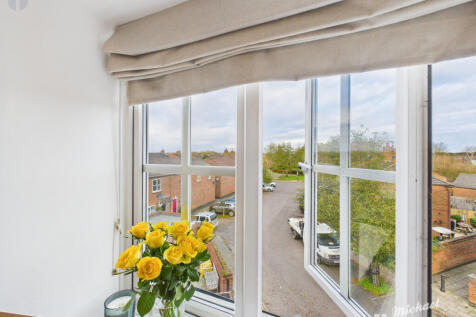 CAM03852G0-PR0476-STILL009