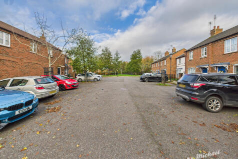 CAM03852G0-PR0476-STILL013