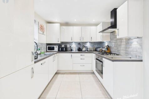 CAM03852G0-PR0482-STILL002