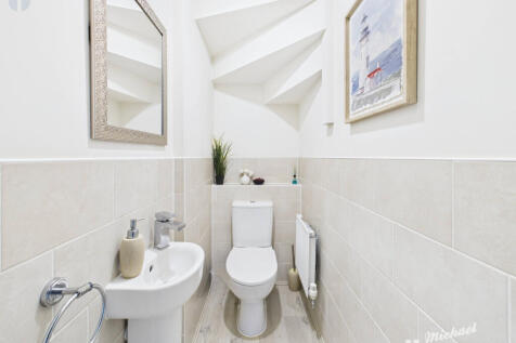 CAM03852G0-PR0482-STILL006