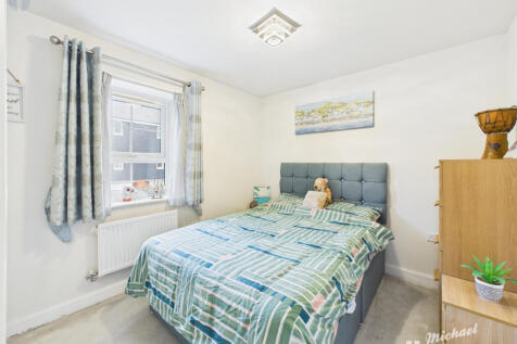 CAM03852G0-PR0482-STILL008