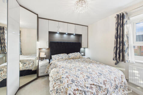 CAM03852G0-PR0482-STILL014