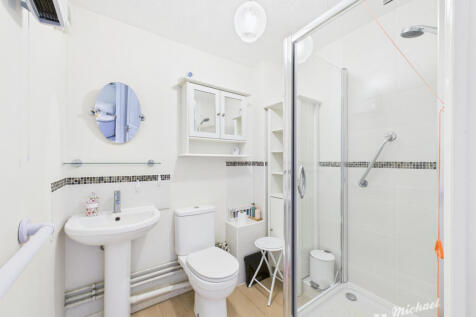 CAM03218G0-PR0835-STILL002