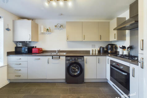 CAM03852G0-PR0112-STILL010