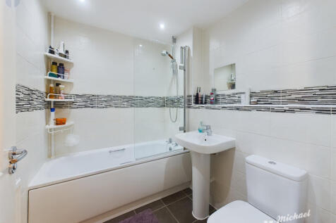 CAM03852G0-PR0112-STILL013