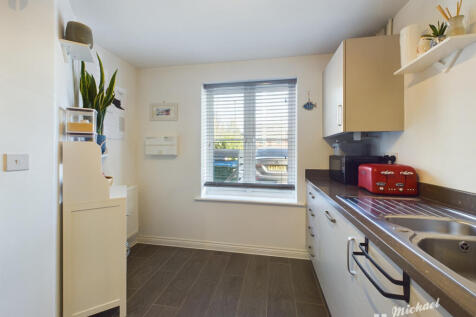 CAM03852G0-PR0112-STILL011