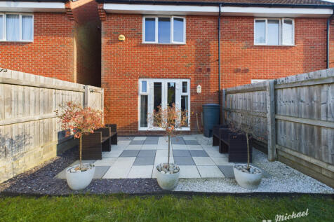 CAM03852G0-PR0112-STILL004