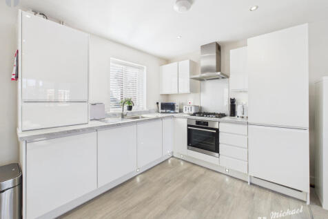 CAM03852G0-PR0503-STILL006