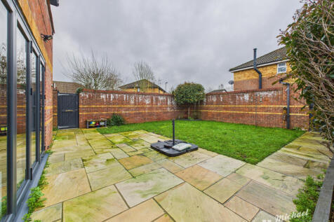 CAM03852G0-PR0544-STILL016