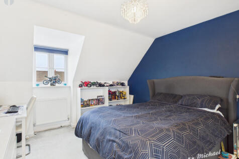 CAM03218G0-PR0793-STILL001