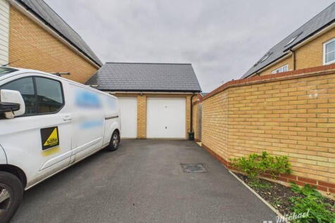 CAM03218G0-PR0793-STILL017-thumbnail-h750-70