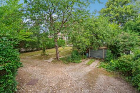Double Garage &amp; Driveway