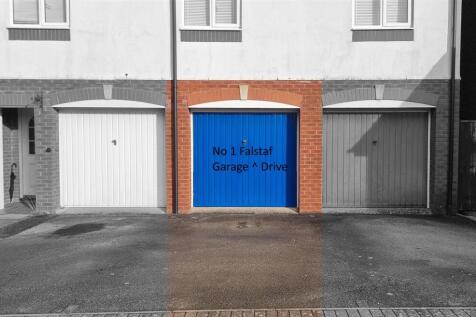 Garage To The Left En Bloc