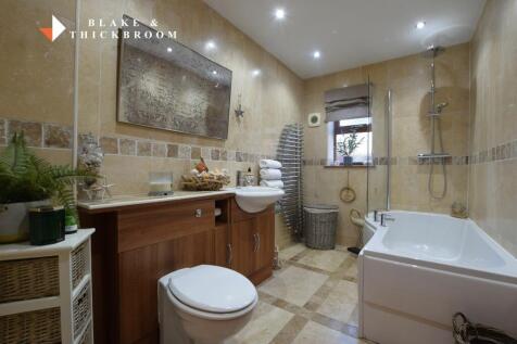 GROUND FLOOR BATHROOM