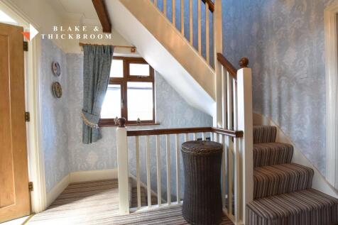 FIRST FLOOR LANDING