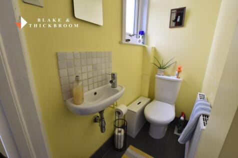 GROUND FLOOR CLOAKROOM