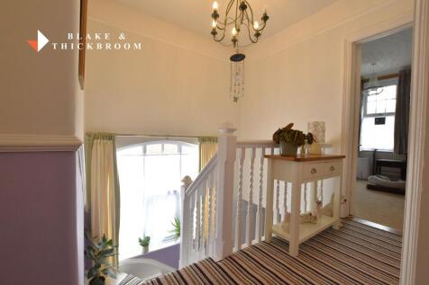 FIRST FLOOR GALLERIED LANDING
