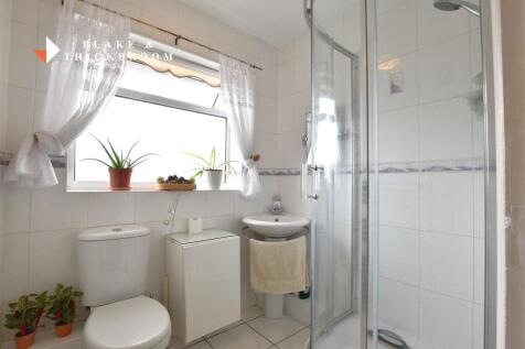 GROUND FLOOR SHOWER ROOM