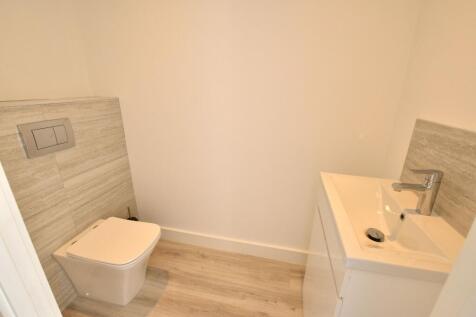 GROUND FLOOR CLOAKROOM