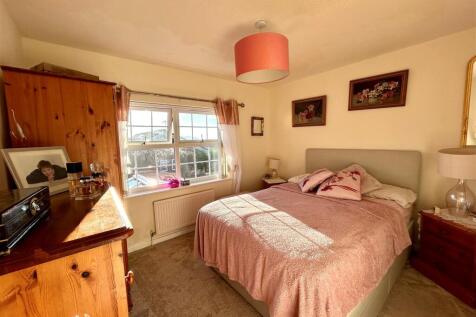 royston drive bed 2.jpg