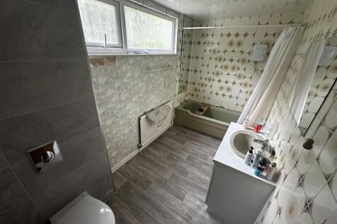 Upstairs Bathroom.jpeg