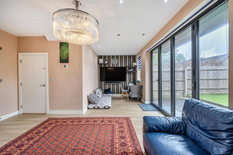 1347818-3-68b705b...