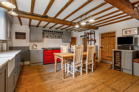 84228_Manor Farm ...