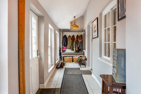 84228_Manor Farm ...