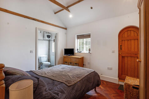 84228_Manor Farm ...