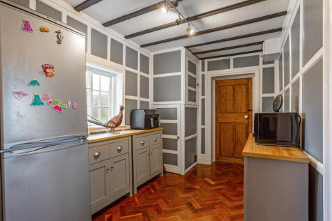 84228_Manor Farm ...