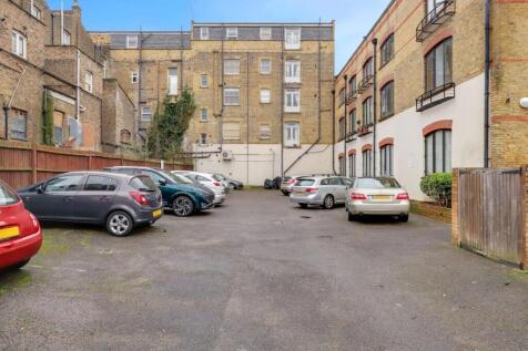 15-0089JHPropWorld - 18 SIlverdale House - 43-medi