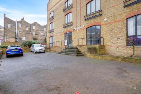 13-3257JHPropWorld - 18 SIlverdale House - 37-medi