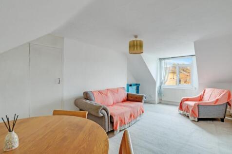 09-8af3JHPropWpen - 18c Castledeine Road - 1.jpg