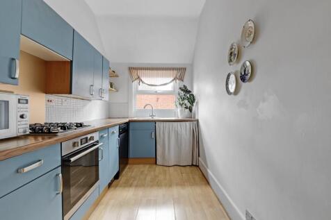 10-e646JHPropWpen - Flat 2, 195 High Street Penge 