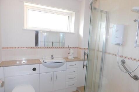 12 School Lane Bathroom