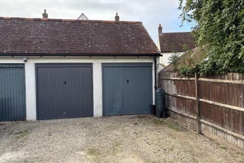 Garage (Right Hand One)