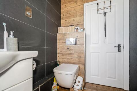 Bathroom downstairs
