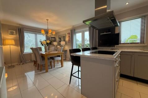 Kitchen &amp; Dining room